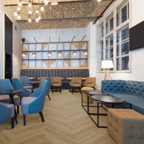Umweltverträglicher Bodenbelag - MACADAMIA – HERRINGBONE - Aspecta Flooring - Vinyl / für den Innenraum / für Büro