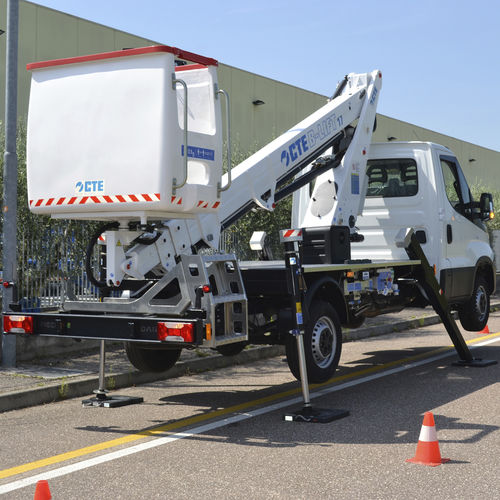 Hubarbeitsbühne für Baustellen - B-LIFT 17 A+H - CTE - für Außenbereich / LKW-montiert