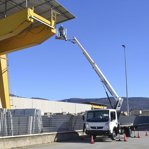 Hubarbeitsbühne für Baustellen - B-LIFT 20 J - CTE - für Außenbereich / LKW-montiert