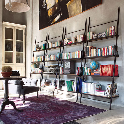 Modernes Bücherregal - EASY - Devina Nais - Massivholz / Eisen