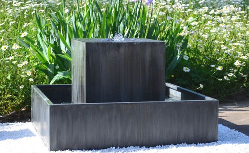 Garten-Springbrunnen - LOTUS - MISTERZINC - Zink / modern