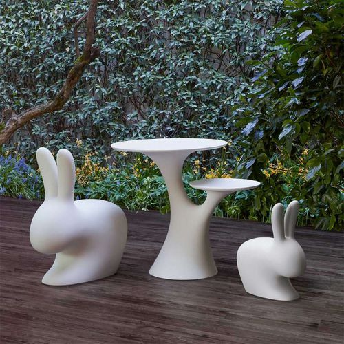 Moderner Tisch - RABBIT TREE - Qeeboo - Polyethylen / Gestell aus Polyethylen / rund