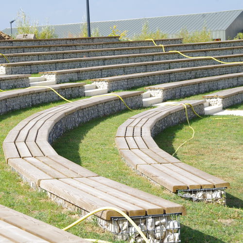 Fertigbau-Sitztribüne - GRA200 - ID GABION - L'AGENCE URBAINE - für den Außenbereich / Holz / Stein