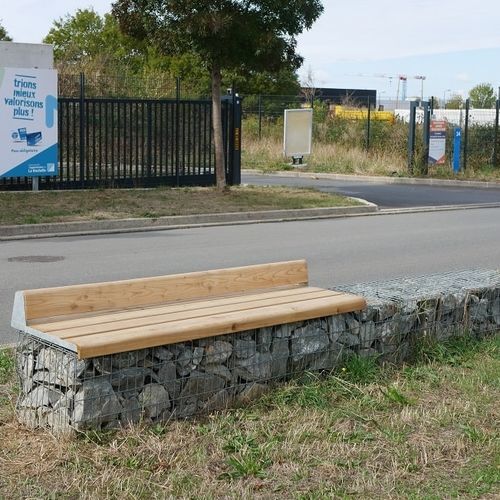 Moderne Bank für den öffentlichen Raum - EVOL S - ID GABION - L'AGENCE URBAINE - Lärche / galvanisiertem Stahl / Stein