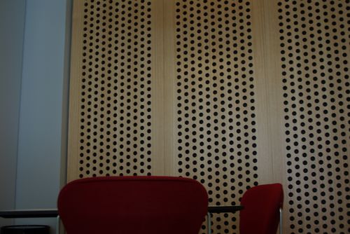 Wandmontierte Akustikplatte - MURANO: HOLES OFFSET - Sontext Pty Ltd