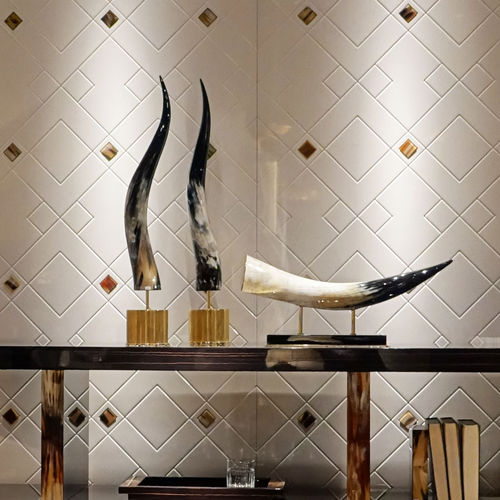 Skulptur / lackiertes Holz - CIGNO - Arcahorn - aus Horn / Messing mit Goldauflage / handgefertigt