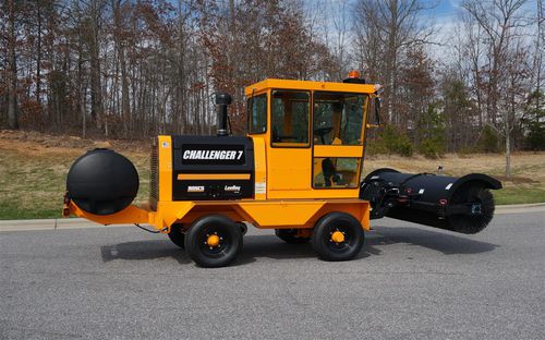 Kehrsauger - ROSCO : CHALLENGER 7  - VT LeeBoy, Inc.