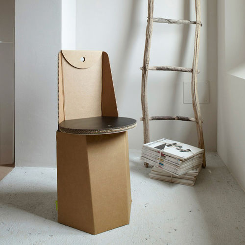 Moderner Stuhl - PIEGA - Kubedesign - für den Innenraum / Karton / klappbar