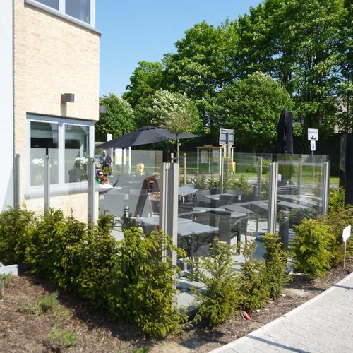 Moderner Paravent - La Roche - Van Hoof - Glas / Aluminium / für Restaurants