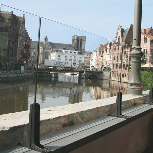 Moderner Paravent - Gent - Van Hoof - Glas / thermolackiertes Aluminium / für Restaurants