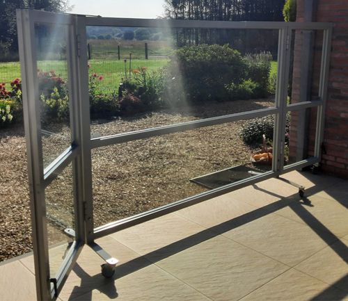 Moderner Paravent - Van Hoof - Glas / Aluminium / für Terrasse