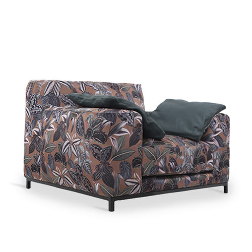 Modernes Sofa - PAU - ALANKARAM - Stoff / mit Armlehnen / mit Kissen