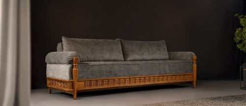 Modernes Sofa - KLAS - ALANKARAM - Stoff / mit Armlehnen / mit Kissen