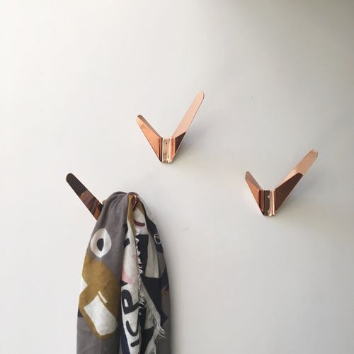 Moderner Garderobenhaken - BIRD - Studio 19 - Messing / Stahl / Kupfer