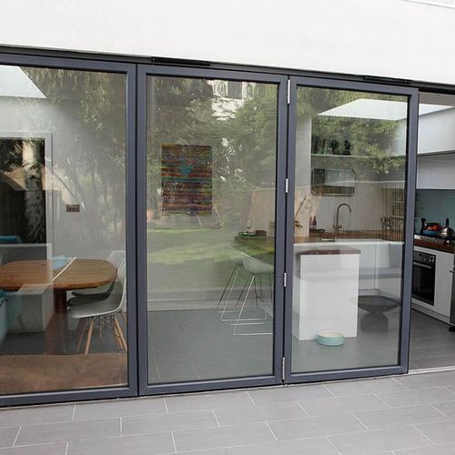Falttrennwand - Moving Designs Ltd - mit Glasfront / Holz / Aluminium
