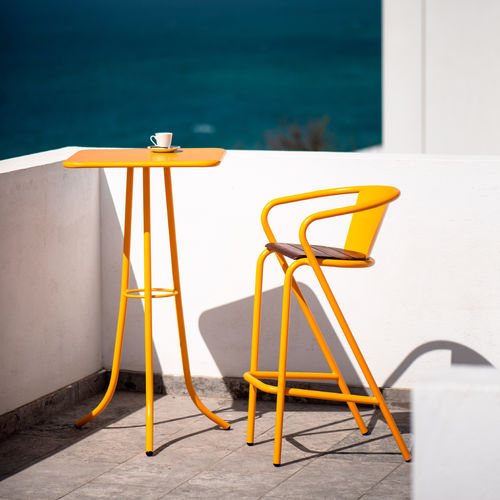 Moderner Stehtisch - BICAtable 3 High CLASSIC - BICA chair - Holz / pulverbeschichteter Stahl / Gestell aus Stahl