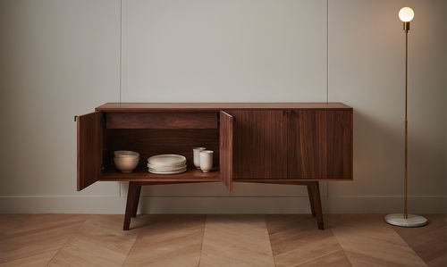 Modernes Sideboard - S404 - KASTELLA - amerikanischer Nussbaum / Ahornholz / Weißeiche
