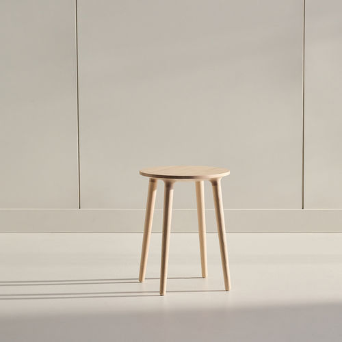 Moderner Hocker - C401B  - KASTELLA - Eiche / Ahornholz / amerikanischer Nussbaum