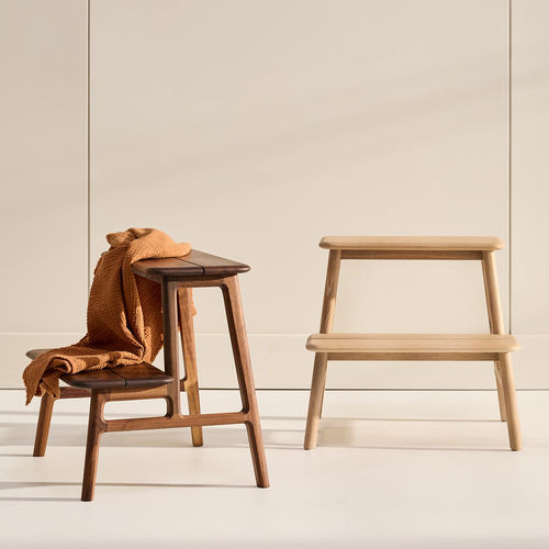 Moderner Hocker - The Offcuts - KASTELLA - Eiche / amerikanischer Nussbaum / Gestell aus Eiche