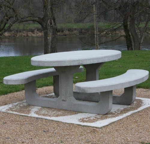 Klassischer Picknicktisch - RECIFE - PREFAC MYWAY - Beton / oval / mit montierten Stühlen