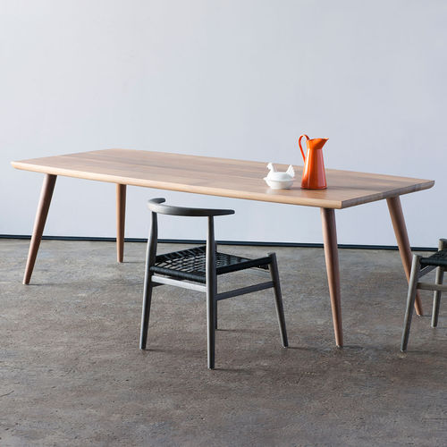 Moderner Esstisch - NGUNI - VOGEL - Iroko / Holz / Gestell aus Iroko