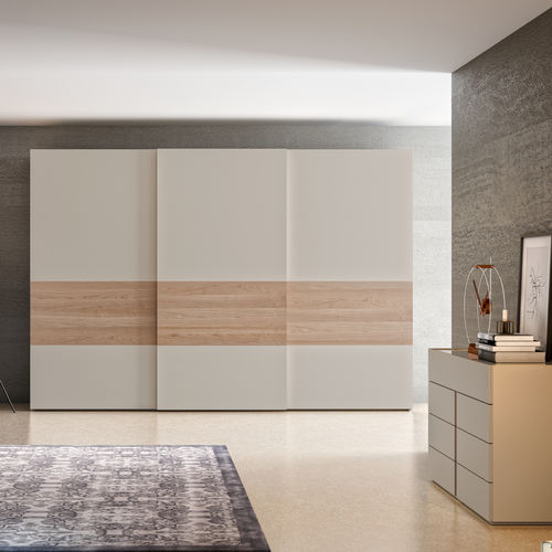 Moderner Kleiderschrank - EASY - EMEDE - lackiertes Holz / mit Schiebetür / grau