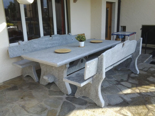 Klassischer Tisch - VEVEY - CAPINAT SA - Naturstein / rechteckig / für öffentliche Einrichtungen