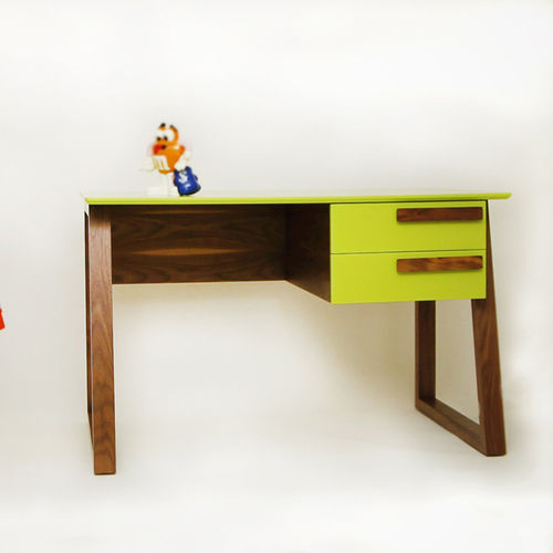 Moderner Schreibtisch - FAIRY TALE - KD Stripes - Nussbaum / MDF / mit Stauraum