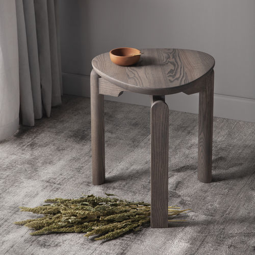 Moderner Beistelltisch - MEET - Kristensen & Kristensen A/S - Holz / Gestell aus Holz / mit 3 Beinen