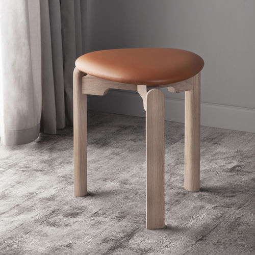 Moderner Hocker - MEET - Kristensen & Kristensen A/S - Leder / Holz / Gestell aus Holz
