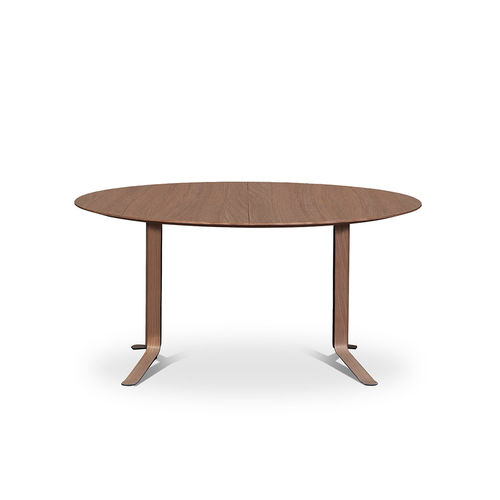 Esstisch / skandinavisches Design - FUSION - PBJ Mobler ApS - Eiche / Nussbaum / Gestell aus Metall
