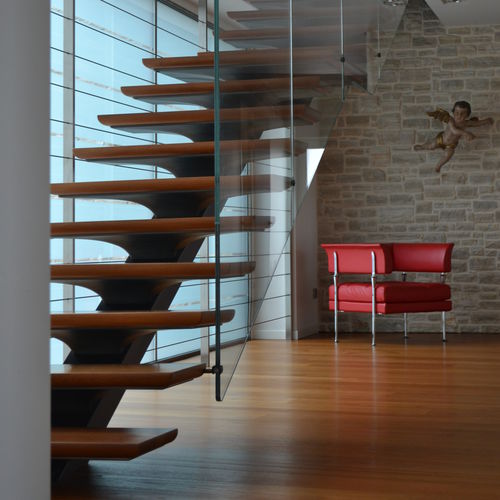 Gerade Treppe - 1 - Tessaro Group - Holzstufen / mit Metallstruktur / modern