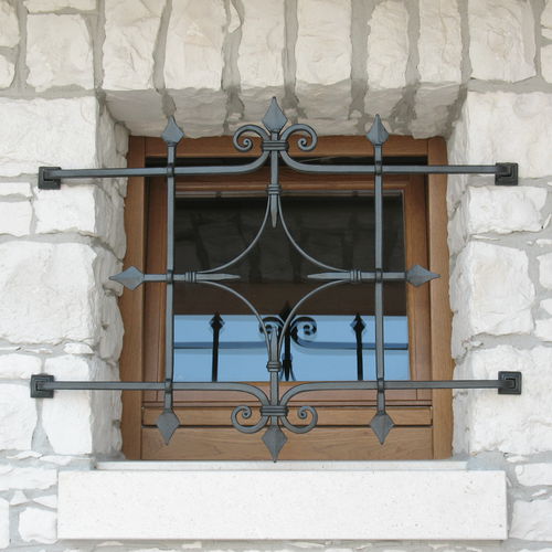 Festinstalliertes Sicherheitsgitter - 1 - Tessaro Group - für Fenster