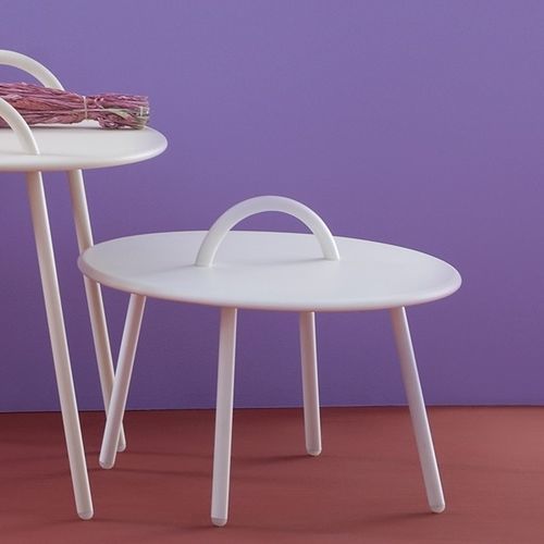 Moderner Couchtisch - swim - bibelo - aus lackiertem Metall / Gestell aus Metall / rund