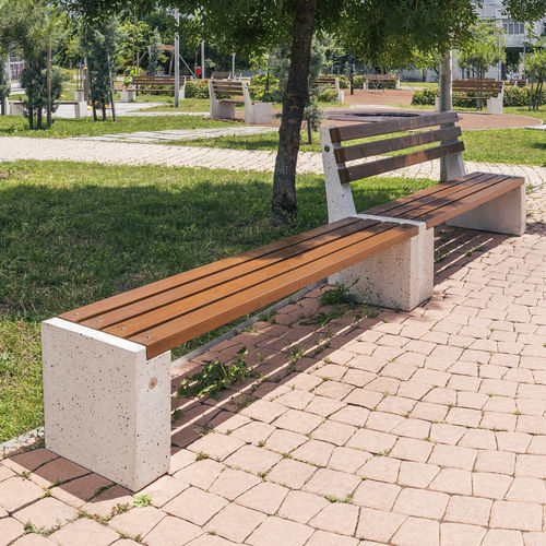 Moderne Bank für den öffentlichen Raum - 239 - Encho Enchev - ETE - Holz / Hochleistungsbeton / Faserbeton
