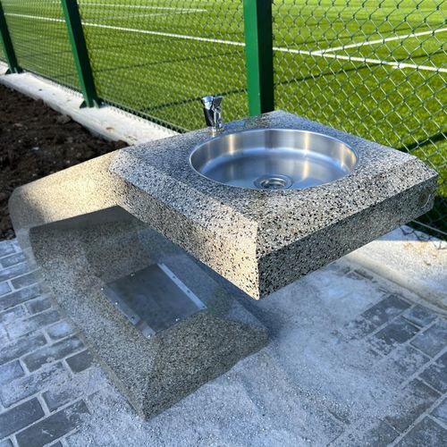 Behindertenfreundlicher Trinkbrunnen - 255 - Encho Enchev - ETE - für Außenbereich / Hochleistungsbeton / Faserbeton