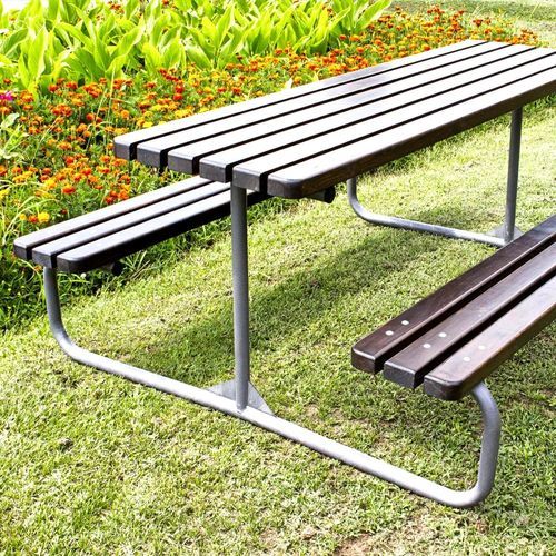 Moderner Picknicktisch - 113 - Encho Enchev - ETE - Holz / Gestell aus galvanisiertem Stahl / Gestell aus heißlackiertem Stahl