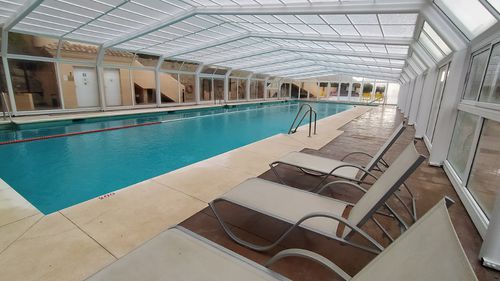 Hohe Schwimmbadüberdachung - COVERTTO - feststehend / Glas / mit manueller Bedienung