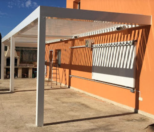 Selbsttragende Pergola - COVERTTO - angebaut / Holz / mit orientierbaren Lamellen