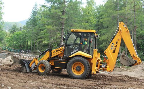 Baggerlader - BULL HD 100 4WD - Bull machine pvt.ltd