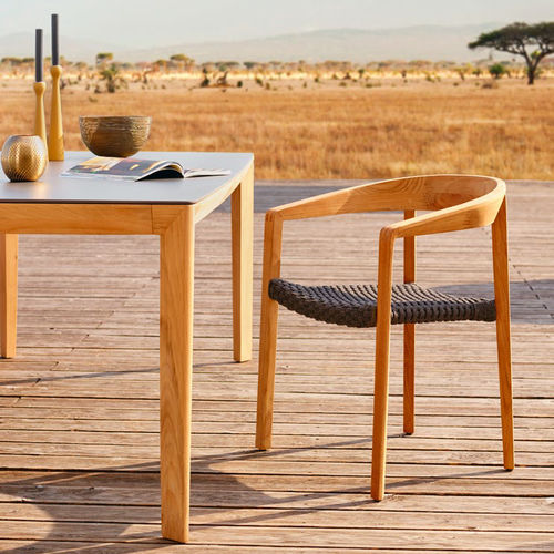 Moderner Stuhl - LODGE - Solpuri - für Garten / Teakholz / Stapel