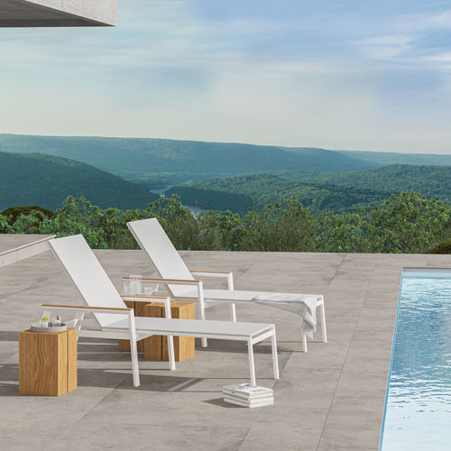 Moderne Sonnenliege - SPA - Solpuri - Teakholz / Aluminium / für Gewerbegebrauch