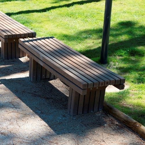 Moderne Bank für den öffentlichen Raum - Sesimbra - Extruplas - Recyclingkunststoff / ohne Rückenlehne / ohne Armlehnen