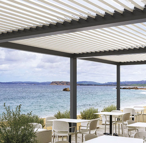 Selbsttragende Pergola - MORAIRA - Codeval - angebaut / Aluminium / mit orientierbaren Lamellen
