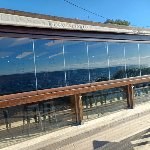 Paneel-Vorhangfassade - IN SARONIDA, ATTICA - Atrio Glass Doors - Glas / aus Holz / Aluminium