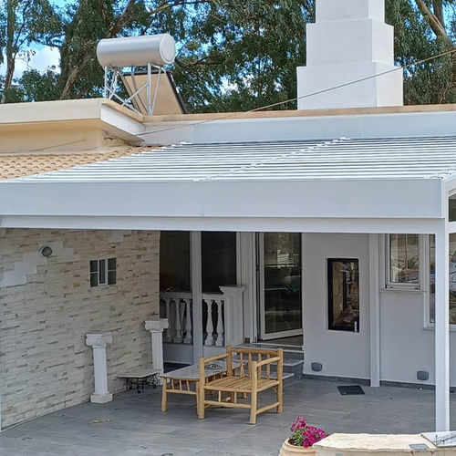 Angebaute Pergola - IN KERATEA - Atrio Glass Doors - Metall / Aluminium / mit orientierbaren Lamellen