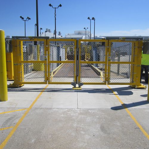 Faltbares Tor - SECURFOLD  - Tymetal Corp - galvanisiertem Stahl / Maschendraht / motorisiert