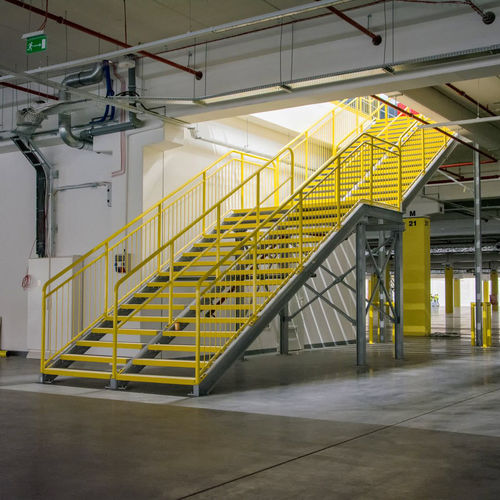 Gerade Treppe - TECHNICAL - TLC Sp. z o.o. - Wendel / halbgewendelt / Metallstufen