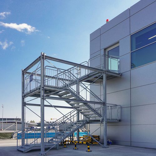 Wendeltreppe - EMERGENCY - TLC Sp. z o.o. - halbgewendelt / modern