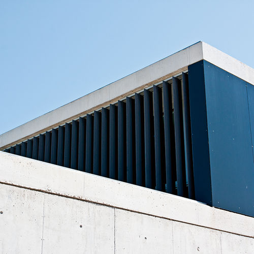 Aluminium-Sonnenschutzlamelle - LEVANTE 210 - Persax - für Fassaden / vertikal / schwenkbar